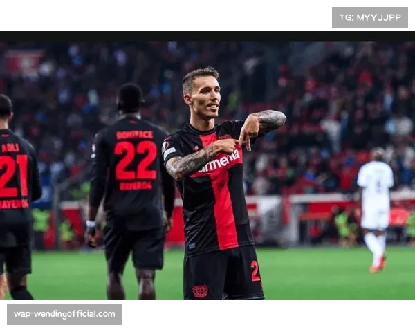 勒沃库森格里马尔多左路传中精准 希克头球抢点展现射手本能